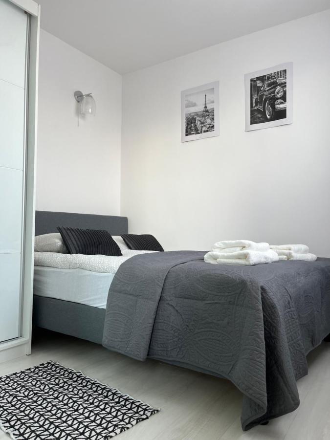 Ferienwohnung Warsaw Inside Solec With Private Parking Exterior foto